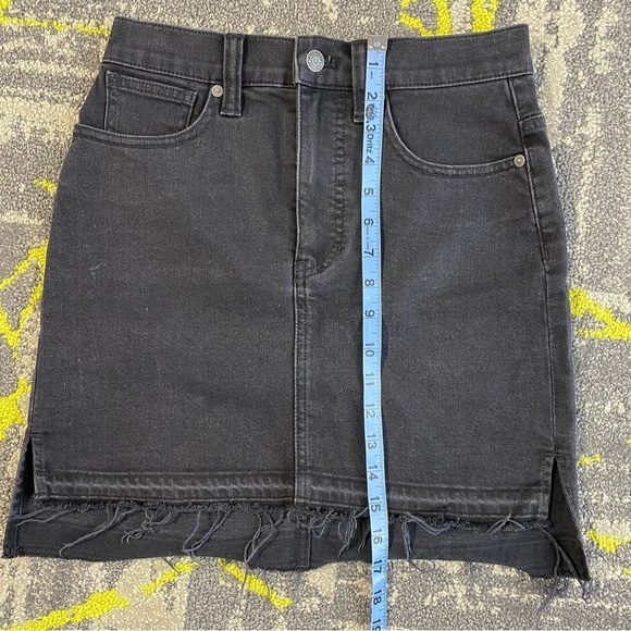 Madewell Black Denim Step-Hem Jean Skirt in Washed Black Size 25 EUC - Picture 8 of 10